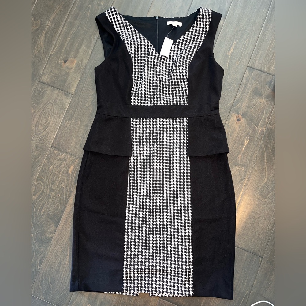 New York & Company Black and White Sheath Dress V-Neck Midi